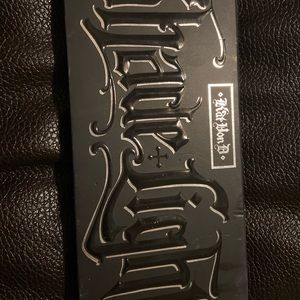 Kat Von D shade light